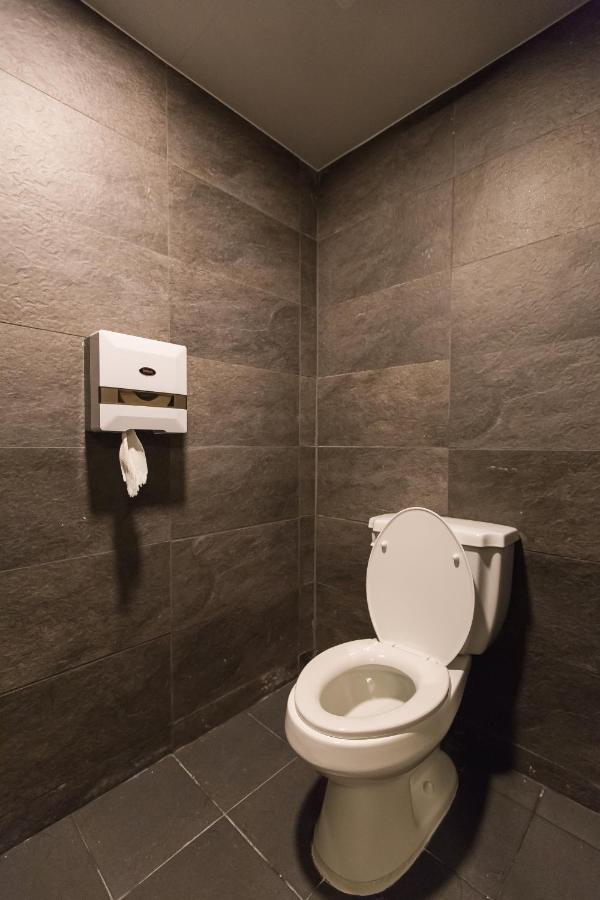 Canvas Black Guesthouse Пусан Экстерьер фото