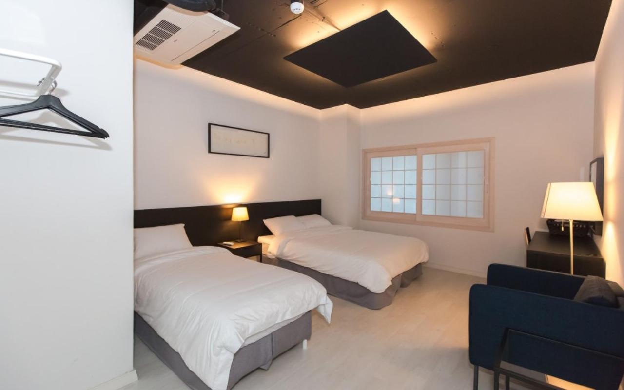 Canvas Black Guesthouse Пусан Экстерьер фото