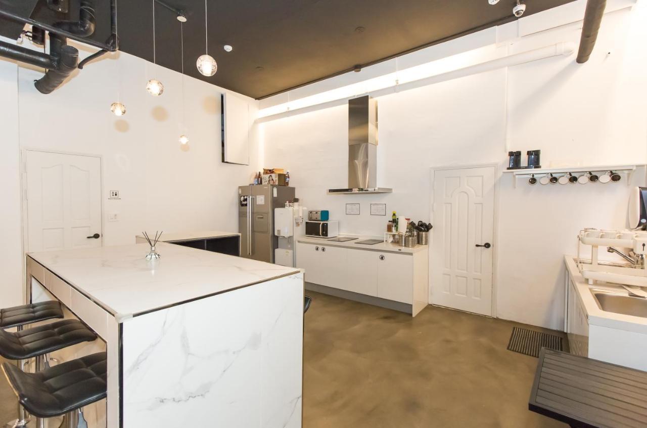 Canvas Black Guesthouse Пусан Экстерьер фото