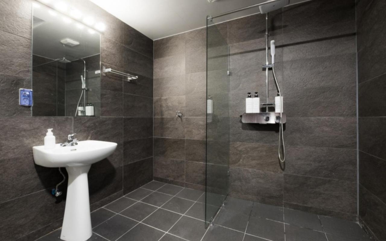 Canvas Black Guesthouse Пусан Экстерьер фото