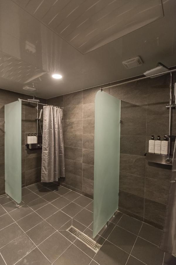 Canvas Black Guesthouse Пусан Экстерьер фото